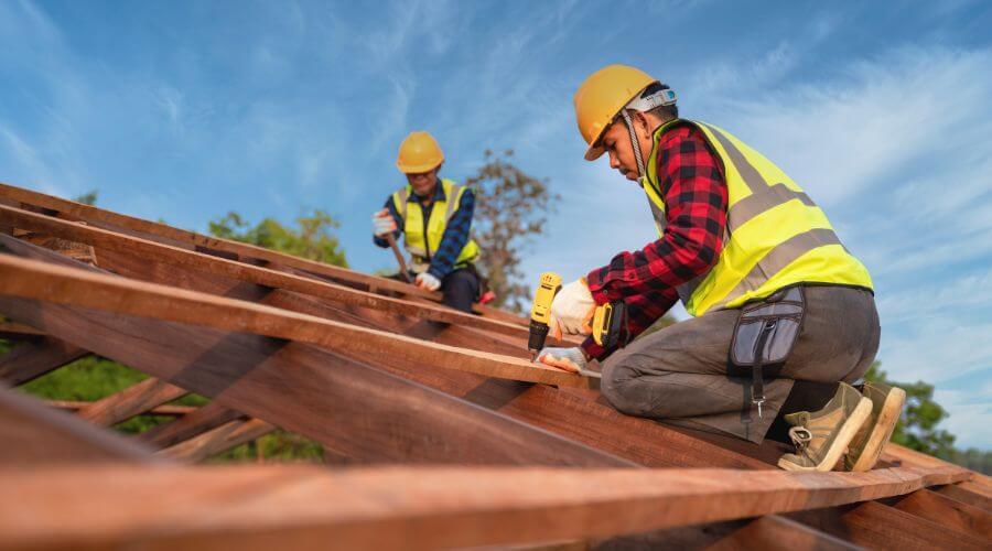 Expert Emergency Roof Repairs services in Saratoga, IN